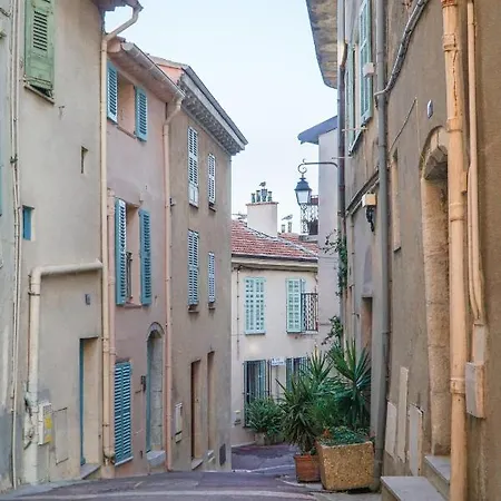 A 2 Pas Du Palais Cannes