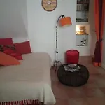 A 2 Pas Du Palais *