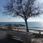 A 2 Pas Du Palais * Cannes