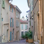 A 2 Pas Du Palais Cannes