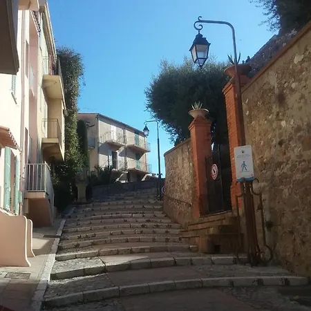 A 2 Pas Du Palais * קאן